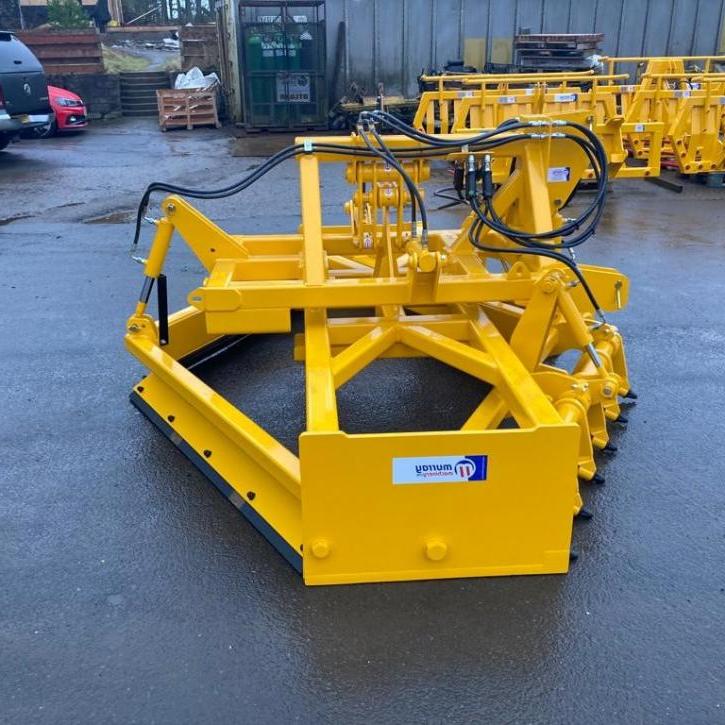 Gravel Road Grader - 3m, bolt on Hardox, ripper teeth, tilting frame and hydraulic operation on front and rear levelling beams